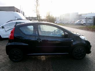 Peugeot 107 1.0-12V XR AIRCO picture 8