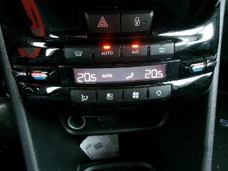 Peugeot 2008 1.2  PURETECH  CROSSWAY picture 14