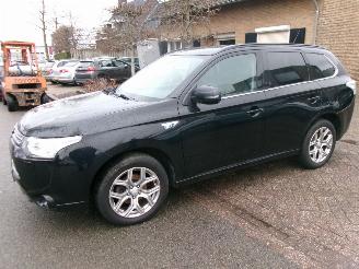 Voiture accidenté Mitsubishi Outlander 2.0 PHEV INSTYLE+ 2014/8