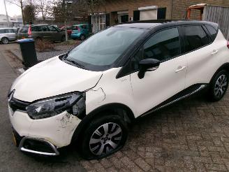 Schadeauto Renault Captur TCE LIMITED CLIMA NAVI 2017/4