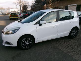 Coche accidentado Renault Scenic 1.5 DCI EXPRESSION CLIMA NAVI 2014/9