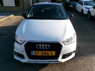 Audi A1 1.0 TFSI ADRENALIN AIRCO NAVI 5 DEURS picture 3