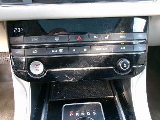 Jaguar XF 2.0 D R-SPORT AWD picture 19