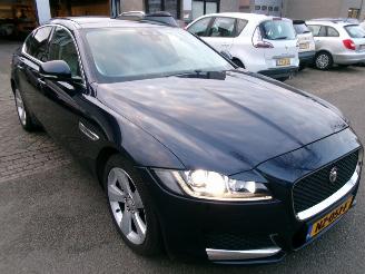 Jaguar XF 2.0 D R-SPORT AWD picture 4