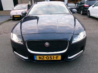 Jaguar XF 2.0 D R-SPORT AWD picture 3