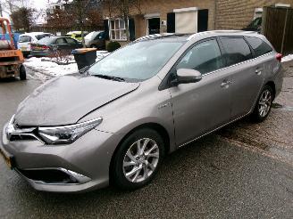 uszkodzony samochody osobowe Toyota Auris Touring Sports 1.8 HYBRID LEASE PRO 2015/12