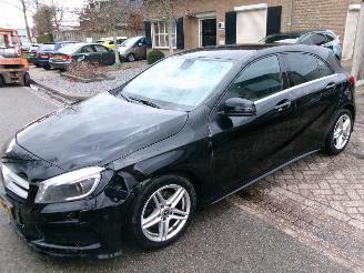 Voiture accidenté Mercedes A-klasse 180 AMBITION AUTOMAAT CLIMA NAVI LEDER 2013/6