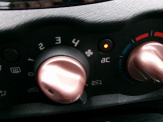 Renault Twingo 1.2-16V MISS SIXTY GEEN SCHADE picture 15