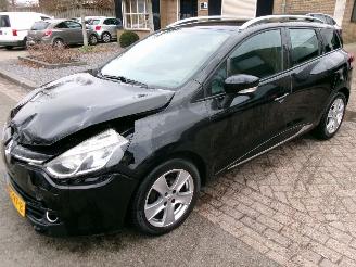 Damaged car Renault Clio 1.2 I EXPRESSION AUTOMAAT 2016/1