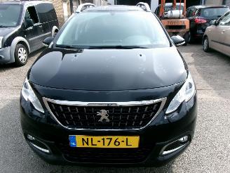 Peugeot 2008 1.2 PURETECH BLUE LION AIRCO NAVI PANO picture 3