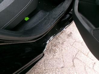 Peugeot 2008 1.2 PURETECH BLUE LION AIRCO NAVI PANO picture 8