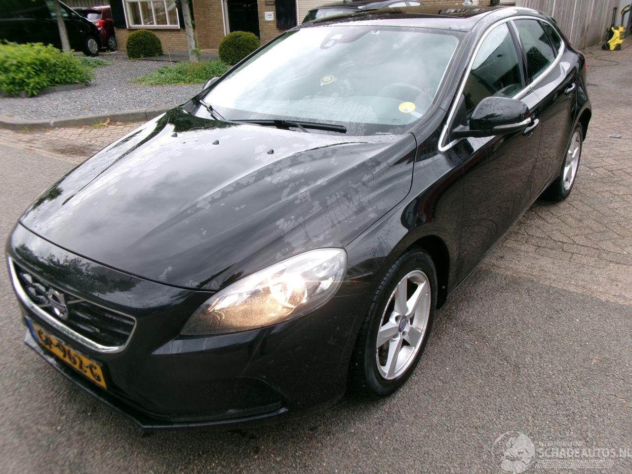 Volvo V-40 2.0 D2 MOMENTUM BUSINESS