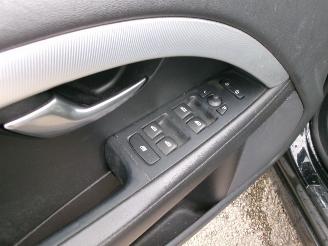 Volvo V-70 2.4 D5 R-DESIGN SUMMUM GEEN SCHADE picture 12