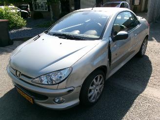 skadebil auto Peugeot 206 1.6-16V ROLAND-GARROS CABRIO 2004/6
