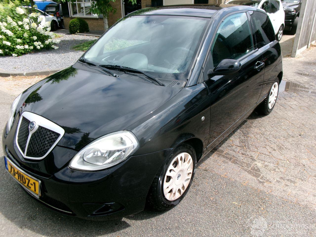 Lancia Ypsilon 1.4-16V SPORT