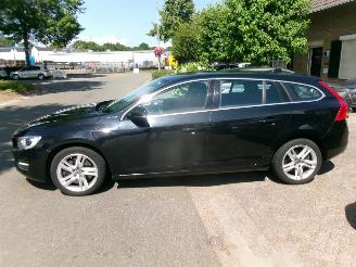 Volvo V-60 2.4 D6 AWD PLUG-IN HYBRID R-DESIGN picture 2