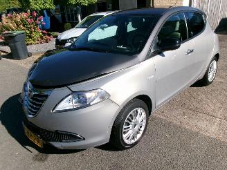 Unfallwagen Lancia Ypsilon TWIN-AIR GOLD AUTOMAAT  41.078 KM N.A.P 2013/9