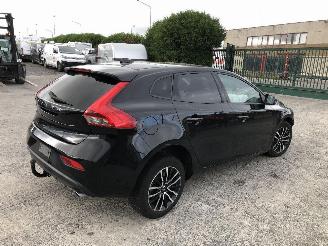 Unfallwagen Volvo V-40 2.0 D 2019/7