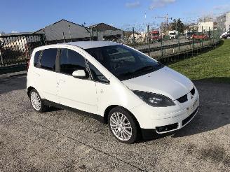 damaged passenger cars Mitsubishi Colt 1.5 DID 2009/9