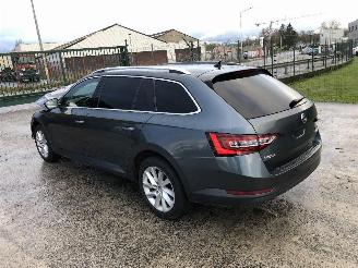 uszkodzony samochody osobowe Skoda Superb COMBI  2.0 TDI  DSG 2017/4