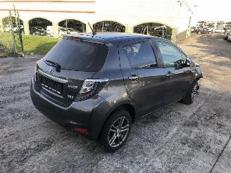 uszkodzony samochody osobowe Toyota Yaris 1.5 HYBRIDE 2013/10