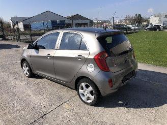 skadebil auto Kia Picanto 1.0 