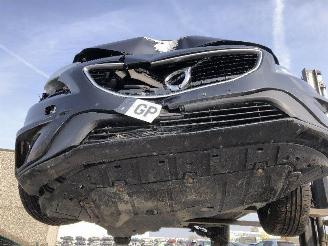 damaged passenger cars Volvo V-40 2.0 D   R-DESIGN 2016/12