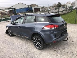 Damaged car Renault Clio BREAK  0.9 2019/2
