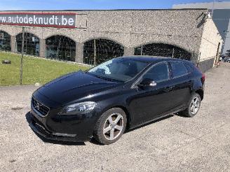Damaged car Volvo V-40 1.6 D 2014/12