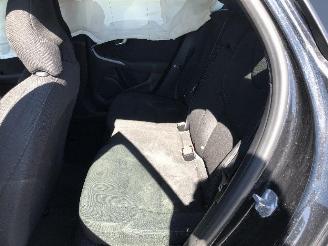 Volvo V-40 1.6 D picture 15