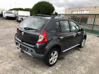 damaged passenger cars Dacia Sandero 1.6 I  STEPWAY 2010/6