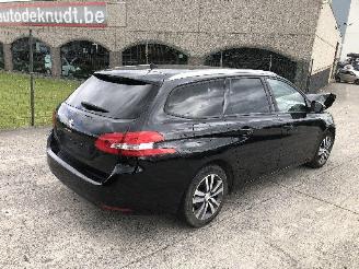 krockskadad bil auto Peugeot 308 SW  1.5 HDI 2021/3
