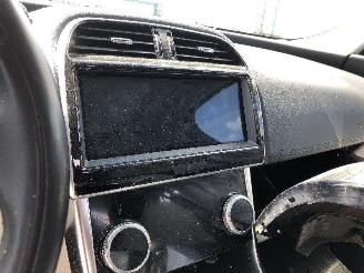 Jaguar XE 2.0 D + HYBRIDE picture 22