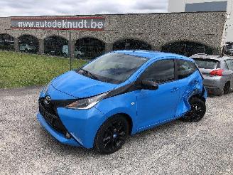 Damaged car Toyota Aygo 1.0 2015/10