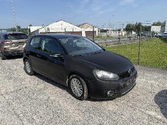 Vaurioauto  passenger cars Volkswagen Golf 1.6 TDI 2009/12