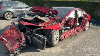 Damaged car Tesla Model S Model S LONG RANGE 2020/8