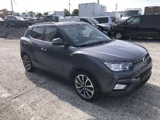 Voiture accidenté Ssang yong Tivoli 1.6 AUTOMATIQUE 2018/8