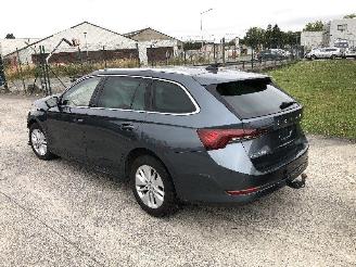 Damaged car Skoda Octavia 2.0 TDI BREAK 2021/10