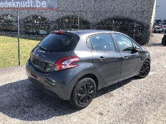 Schadeauto Peugeot 208 1.2 2014/6
