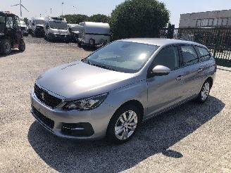 Damaged car Peugeot 308 COMBI  1.2 TURBO 2019/8