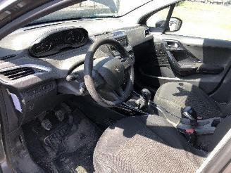 Peugeot 2008 1.2 picture 5