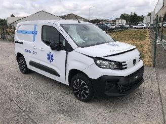 damaged passenger cars Peugeot Partner 1.5 HDI  AUTOMATIQUE 2024/6
