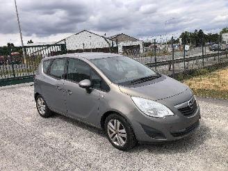 damaged passenger cars Opel Meriva 1.4 A14XER 2011/4