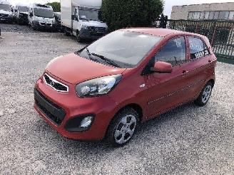 Schadeauto Kia Picanto 1.0 2011/10