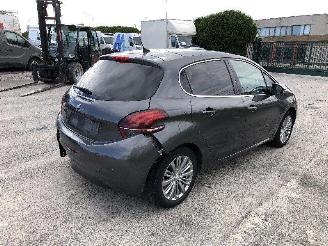 Peugeot 208 1.2 picture 3
