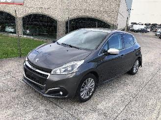 Peugeot 208 1.2 picture 27