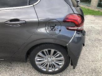 Peugeot 208 1.2 picture 21