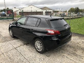 Vaurioauto  passenger cars Peugeot 308 1.2 2015/3