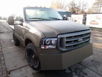 krockskadad bil auto Ford USA F350 landbouw voertuig mag vanaf 16 jaar bestuurd worden 2000/1