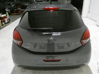Peugeot 208  picture 8